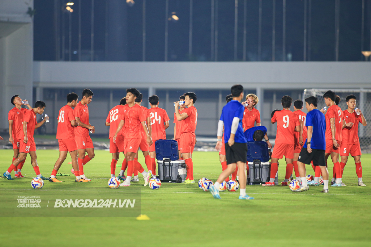 Quốc Việt khỏi chấn thương, sẵn sàng cho chung kết U23 Đông Nam Á 7 Quốc Việt khỏi chấn thương, sẵn sàng cho chung kết U23 Đông Nam Á 7