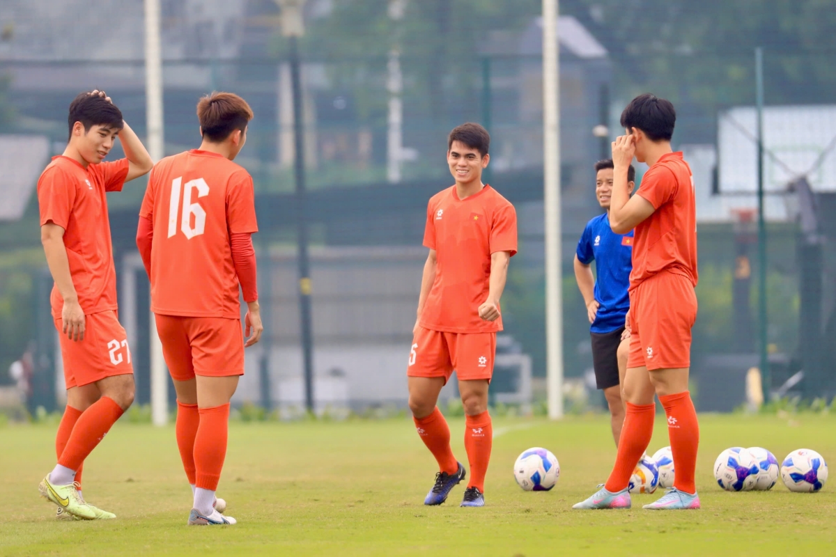 U23 Viet Nam tap tren san A Field chieu 28/7