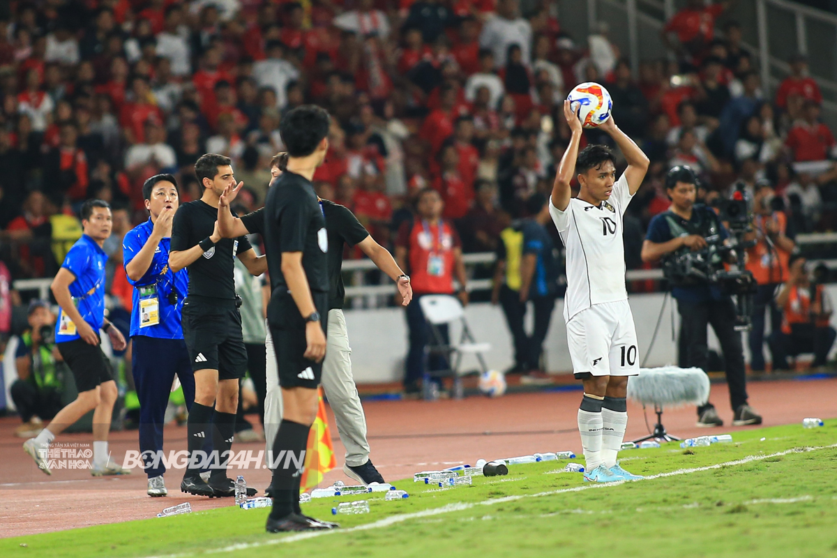 HLV Kim Sang Sik dội nước cho Viktor Lê 1 HLV Kim Sang Sik dội nước cho Viktor Lê 1