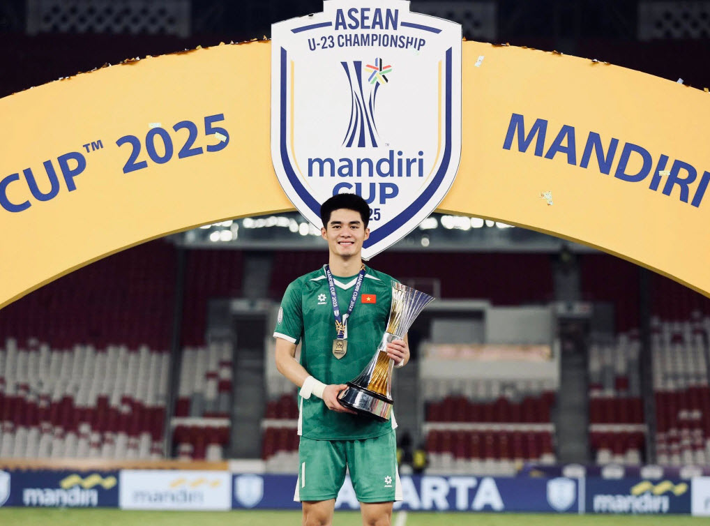 thủ môn Trần Trung Kiên 