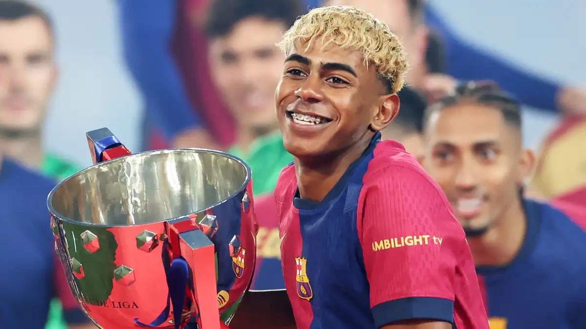 Lamine Yamal Quyến rũ trên sân cỏ, tranh cãi ngoài đời thường 3