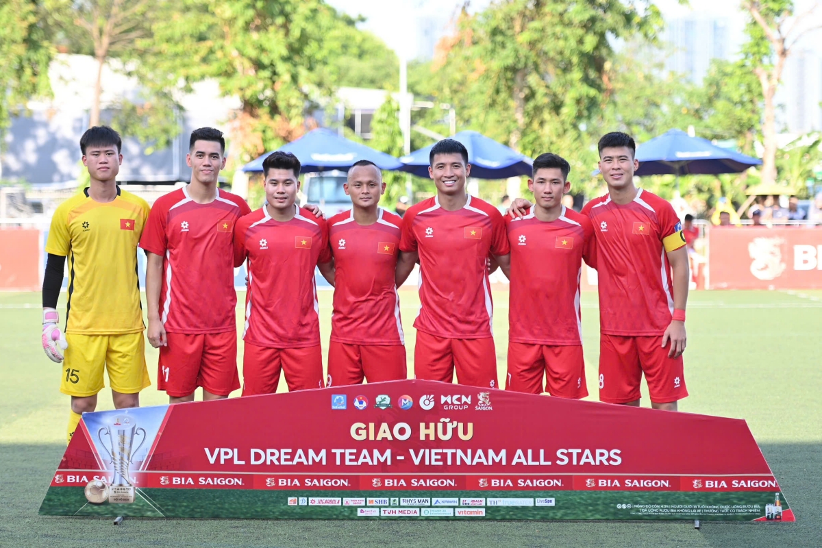 Quả bóng vàng Việt Nam thử sức với sân 7 2