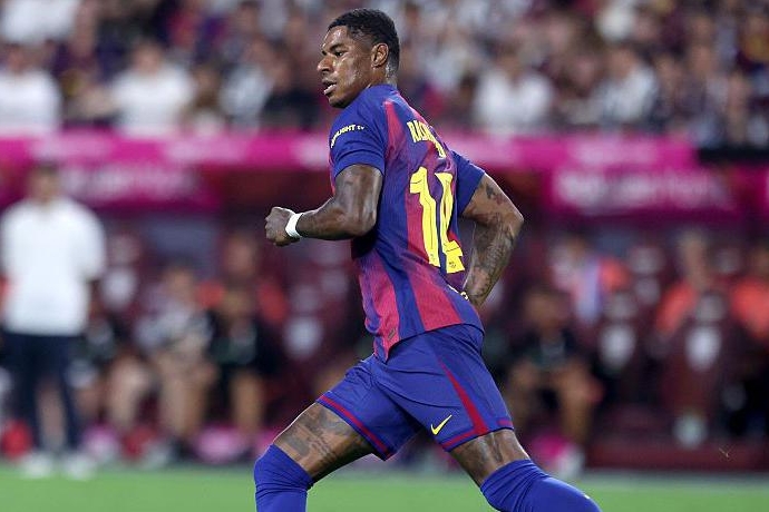 Marcus Rashford trong mau ao Barcelona