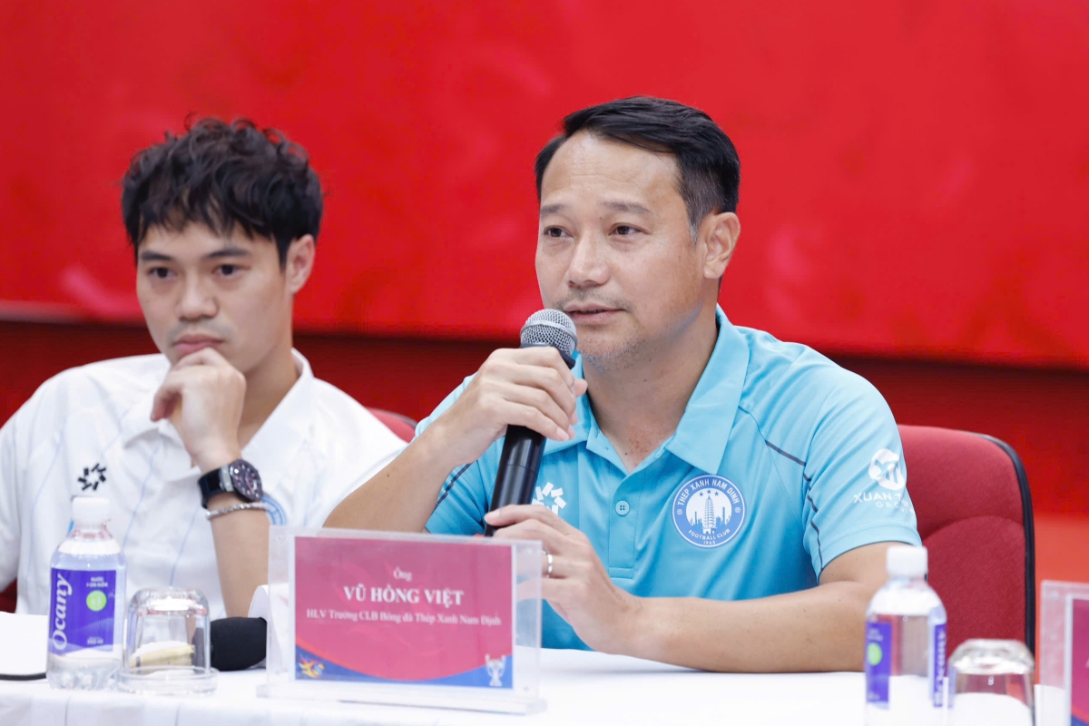 HLV Vũ Hồng Việt chia sẻ trước trận Siêu cúp Quốc gia 2024/25 HLV Vu Hong Viet chia se truoc tran Sieu cup Quoc gia 2024/25