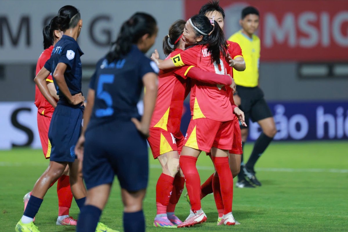 Huynh Nhu dT nu Viet Nam vs Campuchia 6/8