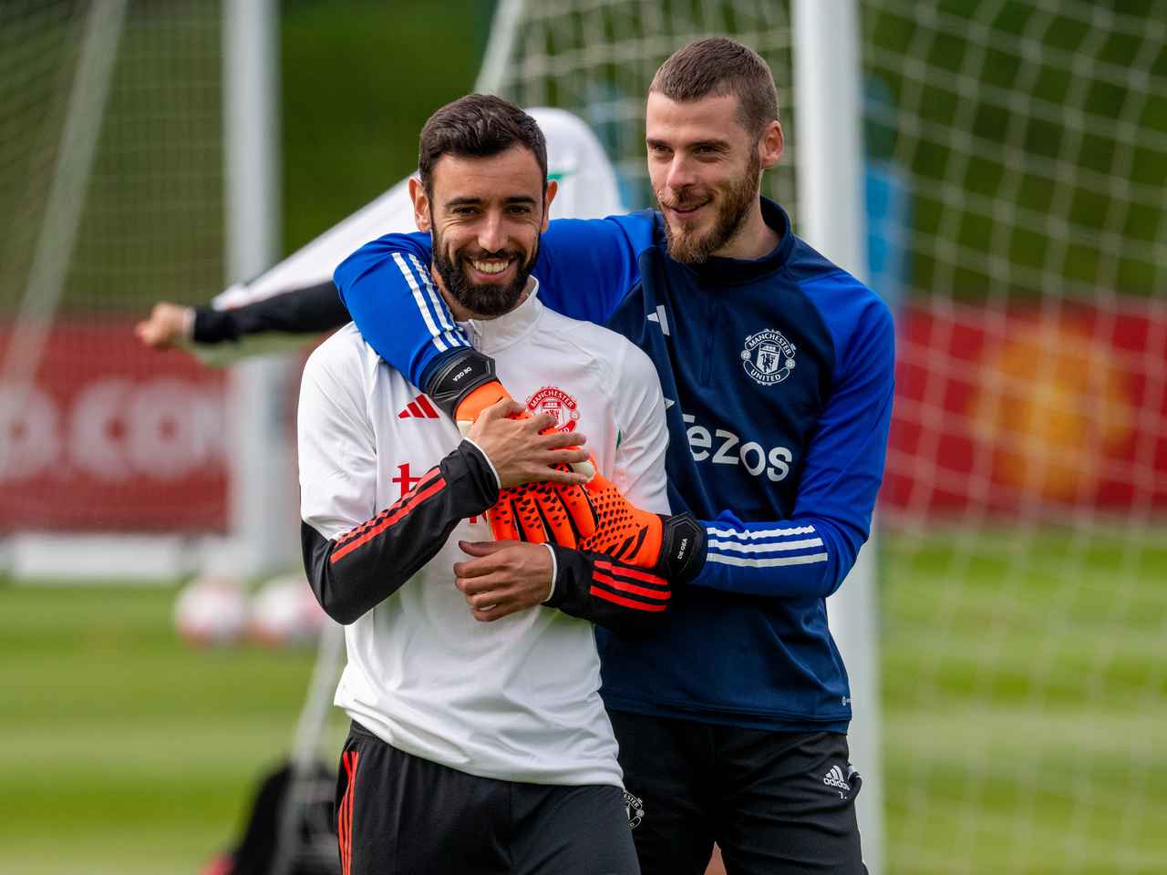 Bruno Fernandes doa xe luoi David De Gea
