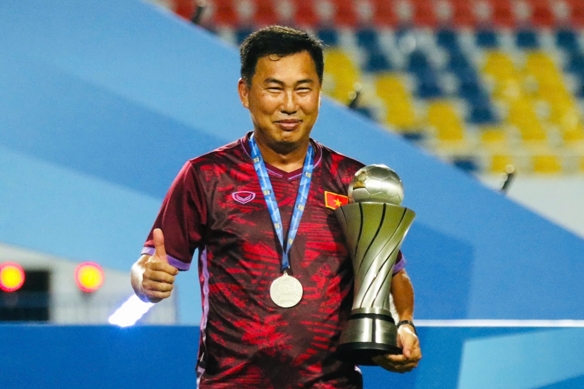 HLV Hua Hien Vinh va ky niem cung CLB Cong an TP HCM