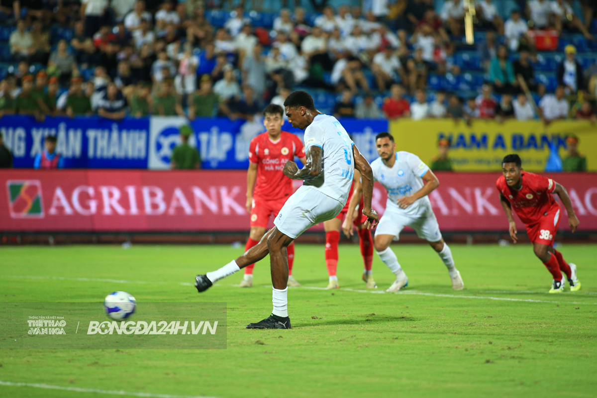 Người khổng lồ của Nam Định gây chú ý tại Siêu cúp Quốc gia 6 Người khổng lồ của Nam Định gây chú ý tại Siêu cúp Quốc gia 6