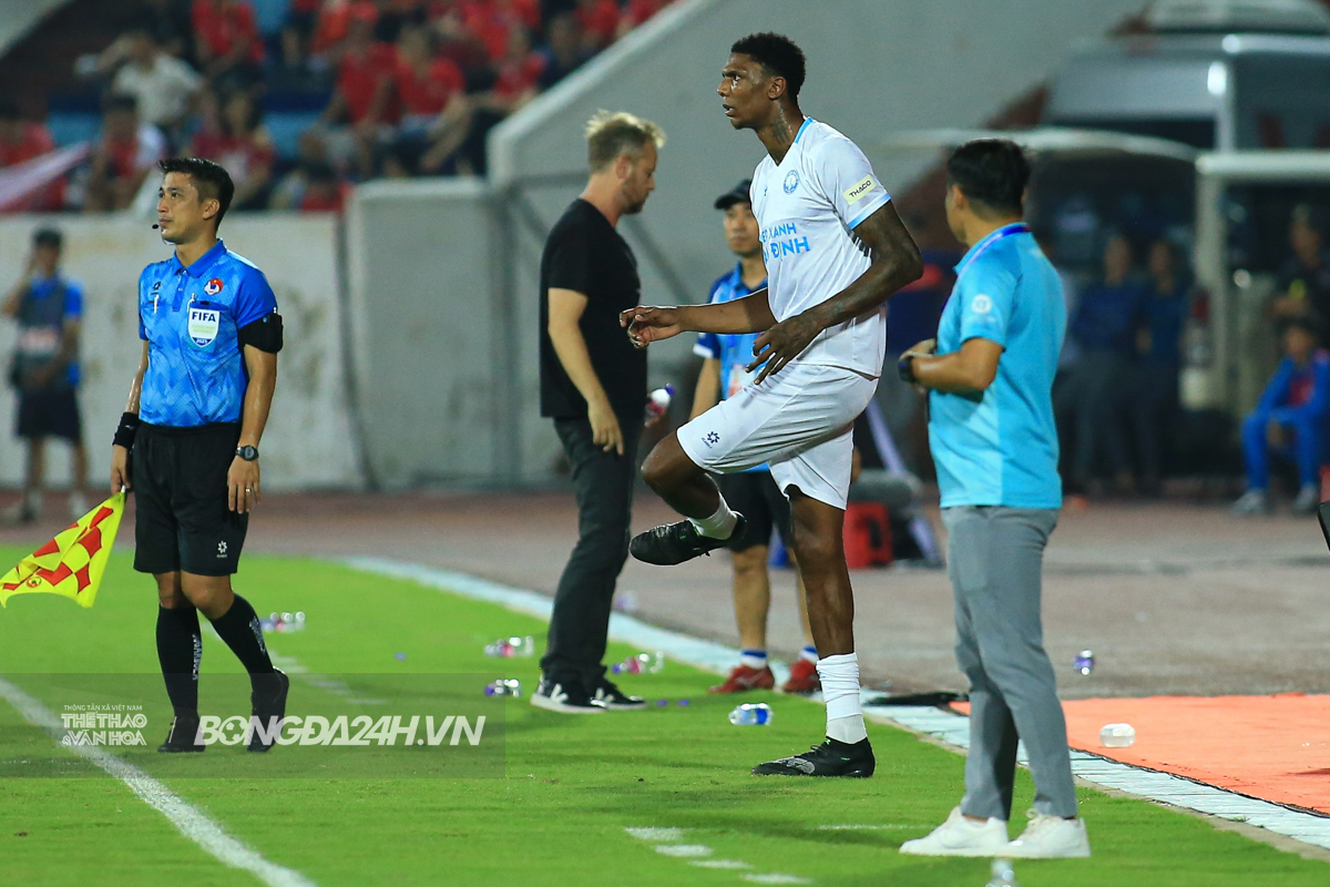 Người khổng lồ của Nam Định gây chú ý tại Siêu cúp Quốc gia 1 Người khổng lồ của Nam Định gây chú ý tại Siêu cúp Quốc gia 1