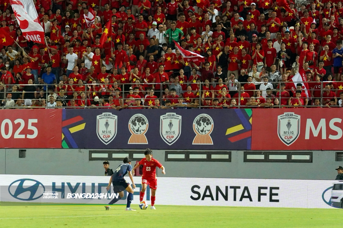 Chiến thắng nhẹ nhàng của tuyển nữ Việt Nam trước Thái Lan 2