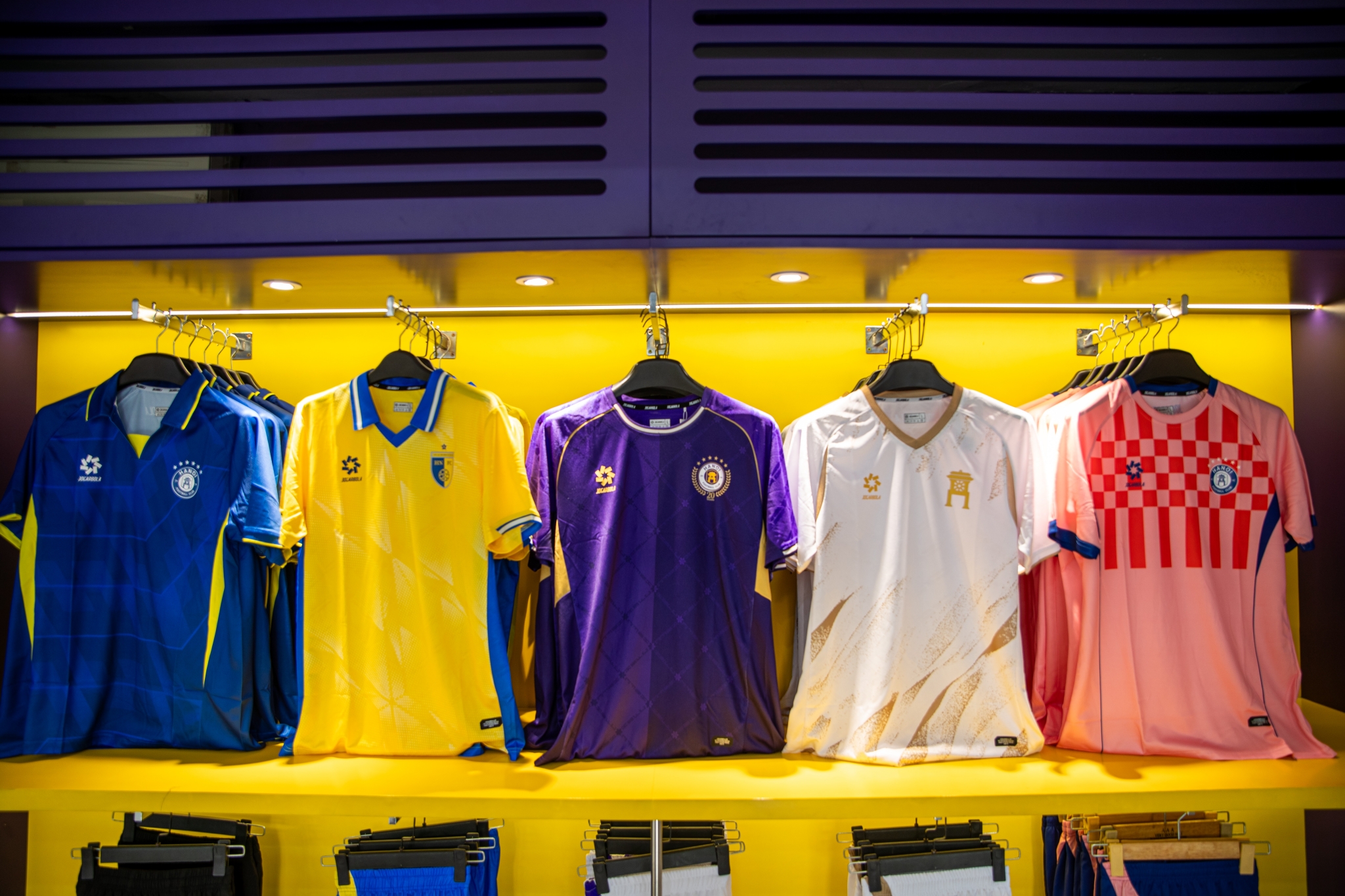 Hà Nội FC ra mắt áo đấu và cửa hàng chính thức Ha Noi FC ra mat ao dau va cua hang chinh thuc