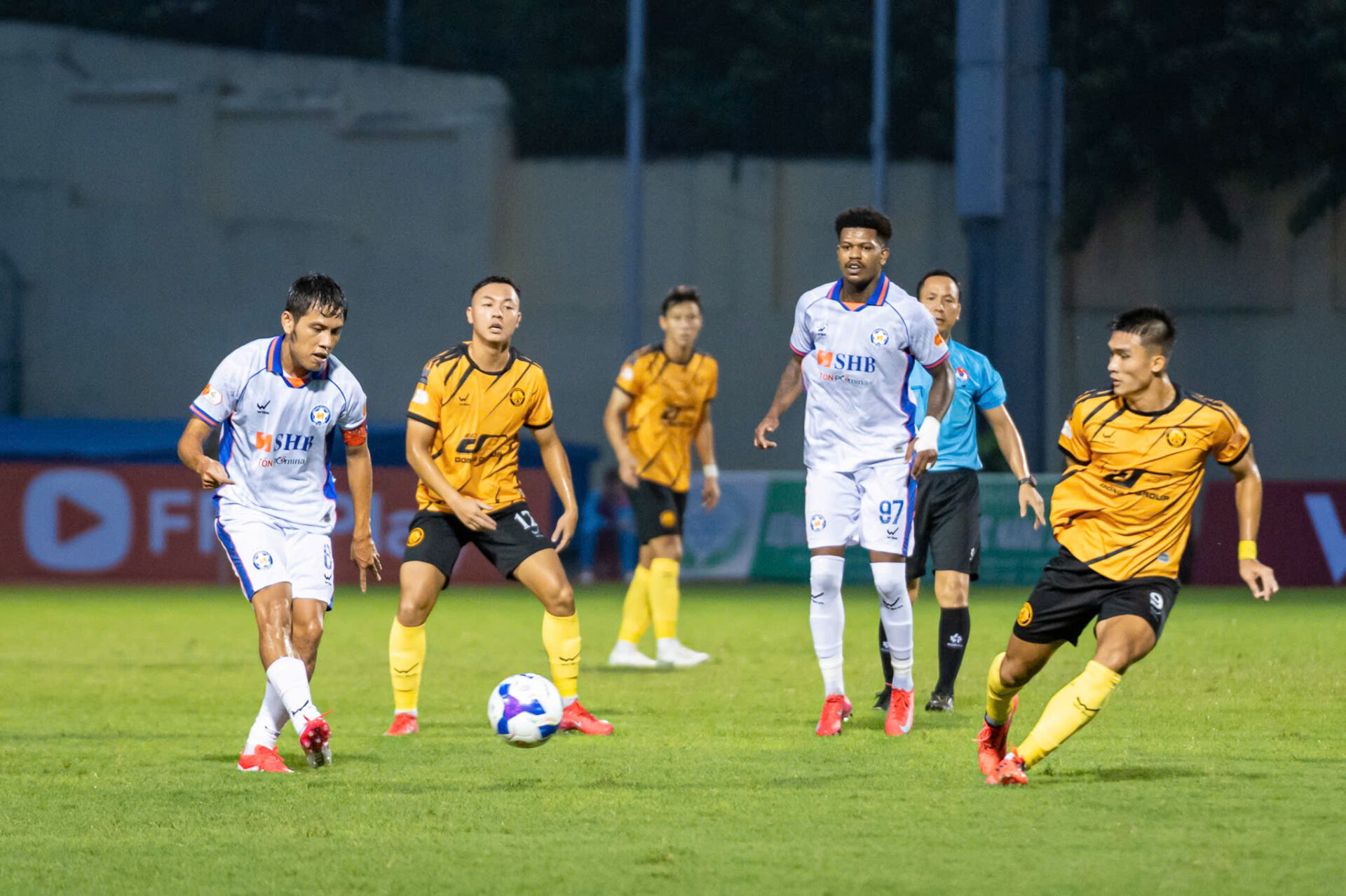 Thanh Hoa bat phan thang bai voi SHB da Nang