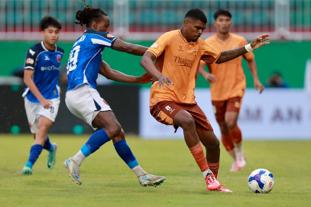 CLB HAGL nhan that bai 3 trang ngay tren san nha vong mo man V.League 2025/26