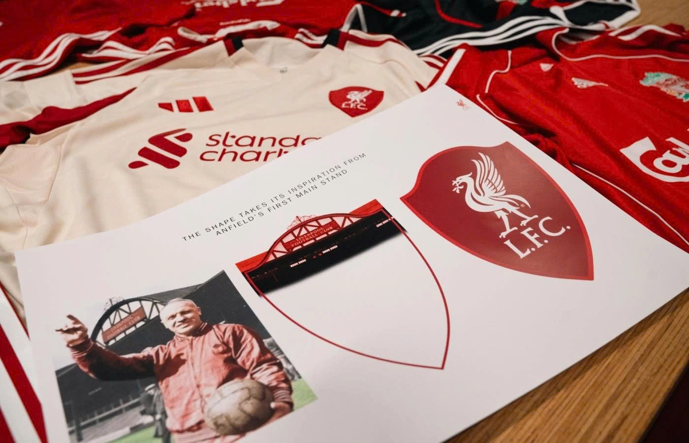 Gặp gỡ một Liverpudlian đích thực đứng sau những thiết kế áo đấu adidas của Liverpool 3