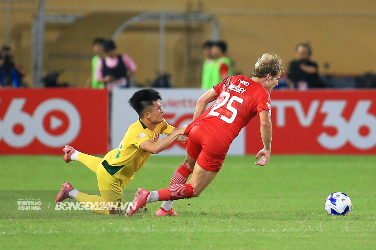 Ngoại binh đắt giá nhất VLeague gây thất vọng 7