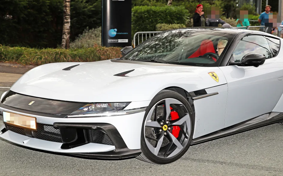 Haaland tau them sieu xe Ferrari 12Cilindri.