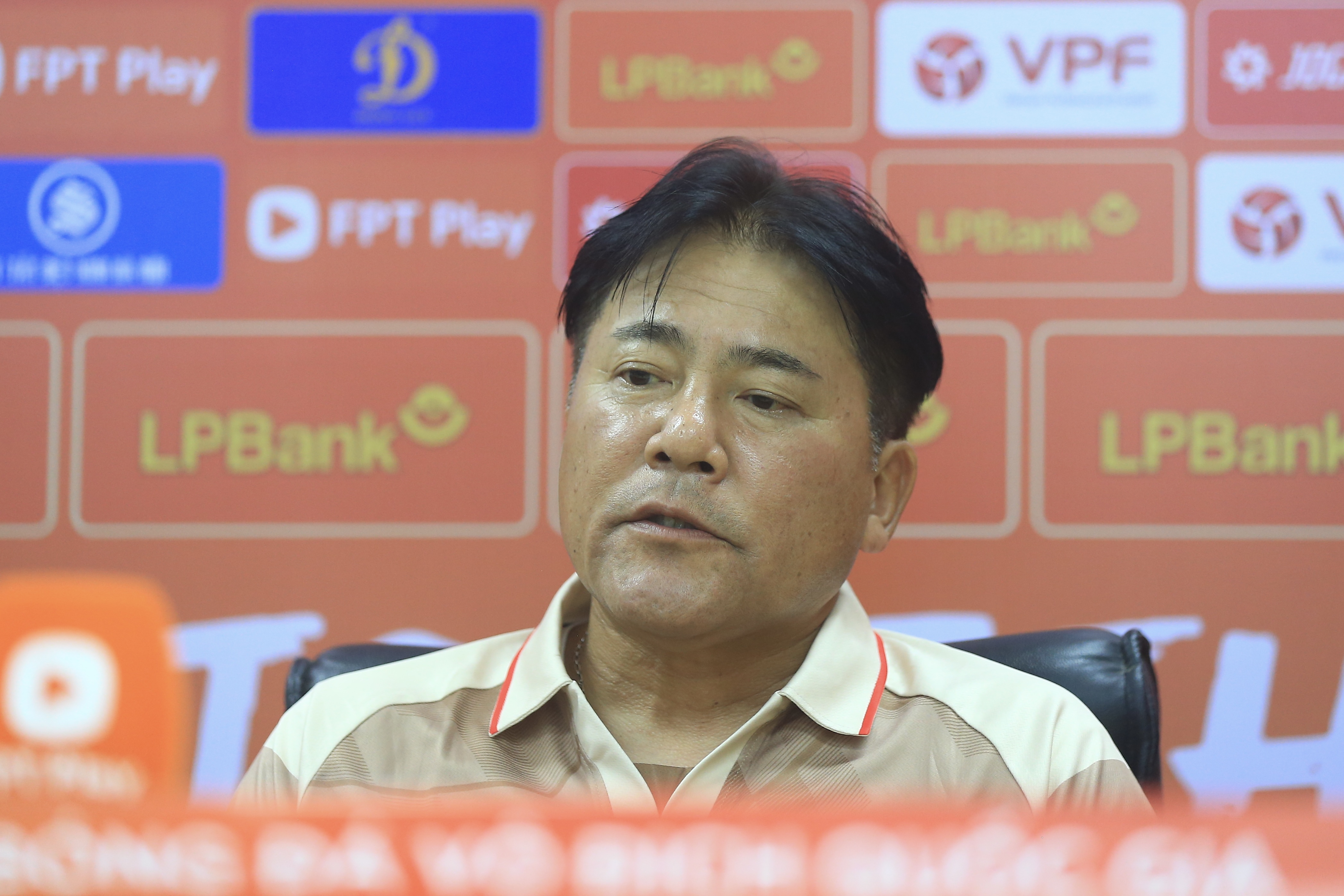 HLV Makoto Teguramori Ha Noi vs HAGL 23/8