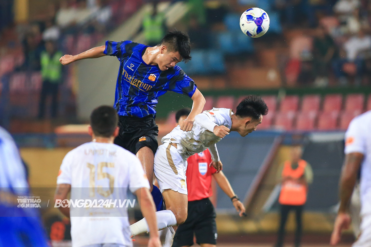 Trung vệ cao 1m95 của U23 Việt Nam sẵn sàng đá tiền đạo khi cần 1 Trung vệ cao 1m95 của U23 Việt Nam sẵn sàng đá tiền đạo khi cần 1