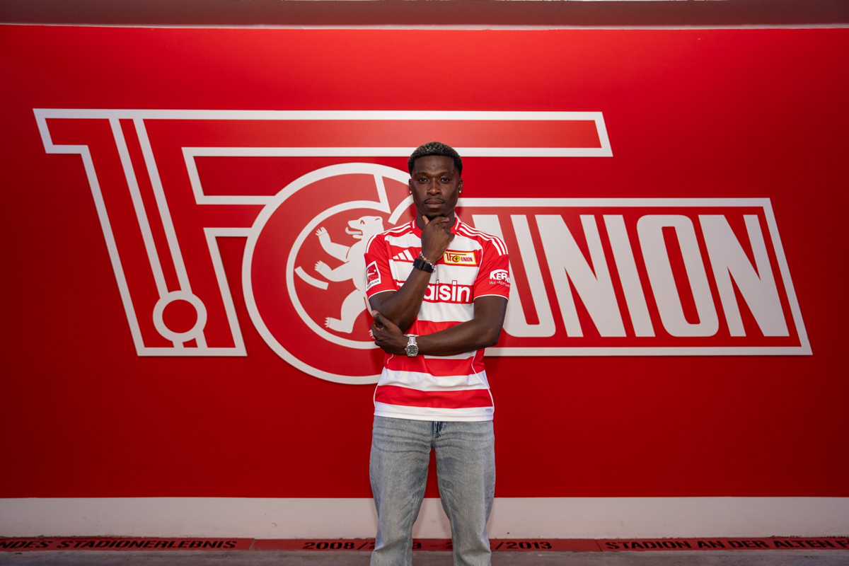 Tiểu sử hậu vệ Derrick Kohn