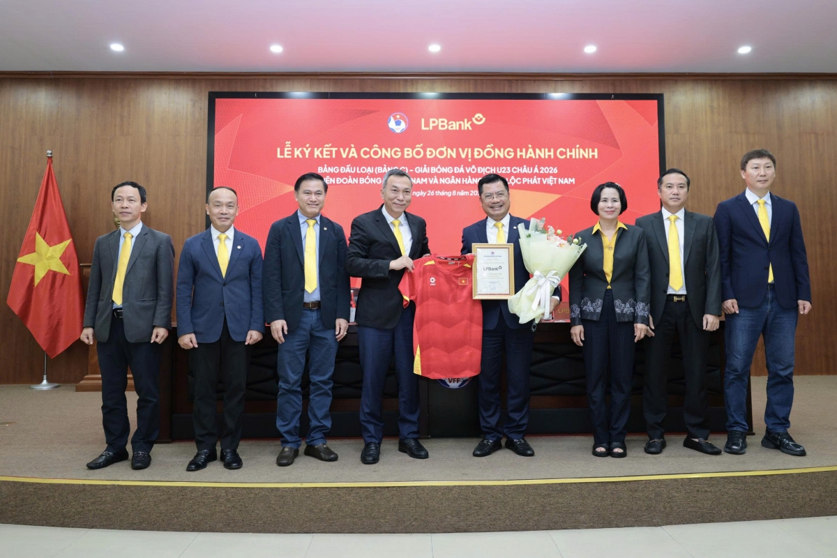 HLV Kim Sang Sik theo dõi sát sao tài năng ở nước ngoài 1 HLV Kim Sang Sik theo dõi sát sao tài năng ở nước ngoài 1