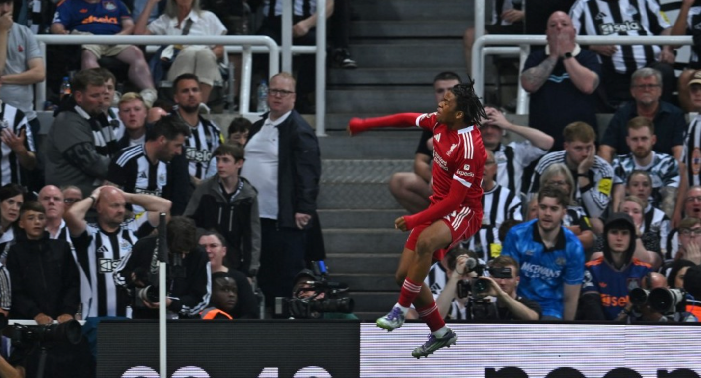 Rio Ngumoha Cậu nhóc 16 tuổi đến từ Cobham và màn ra mắt khó quên 2