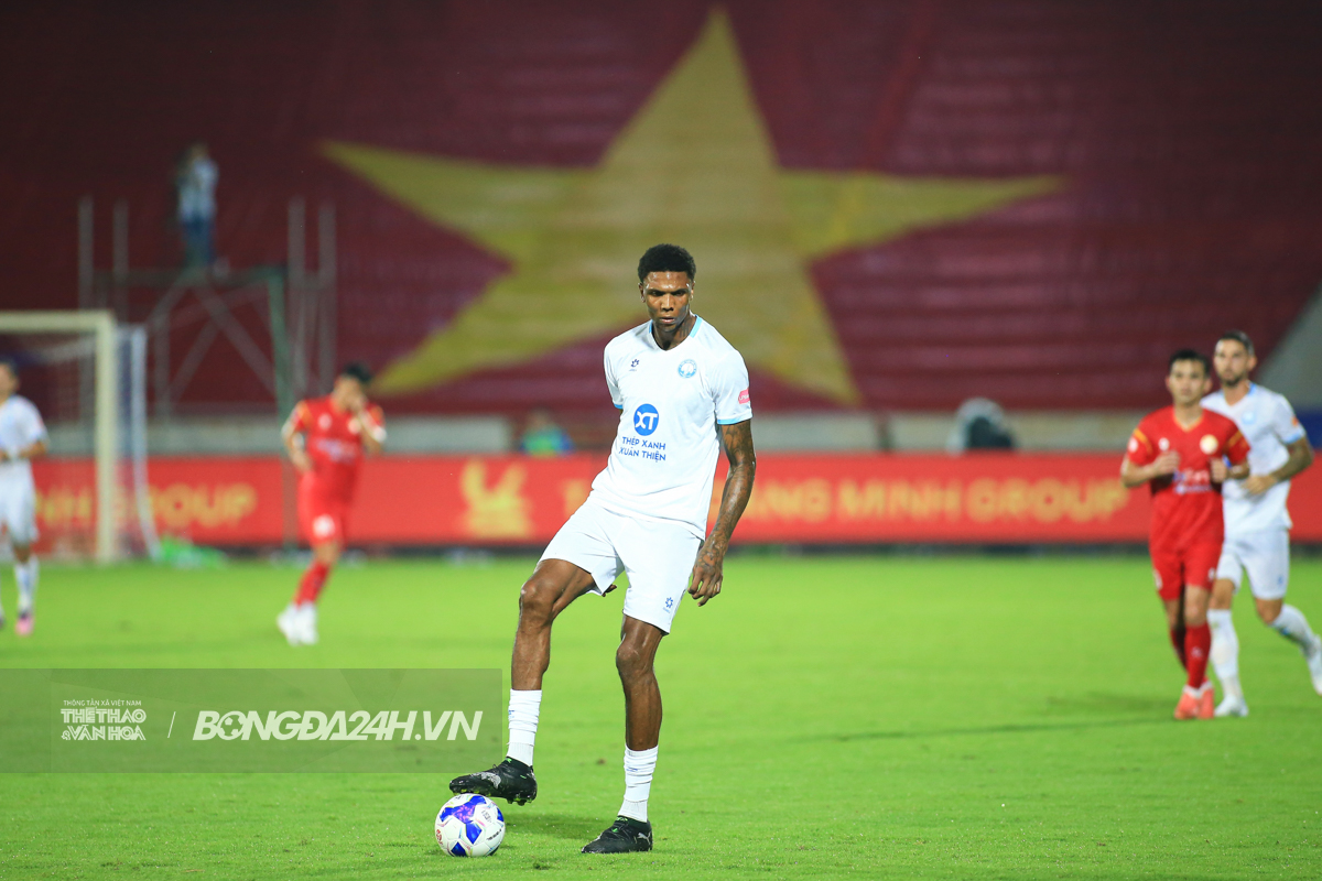 Tiền đạo “mất tích” ghi bàn danh dự cho Nam Định trước Gamba Osaka 1 Tiền đạo “mất tích” ghi bàn danh dự cho Nam Định trước Gamba Osaka 1