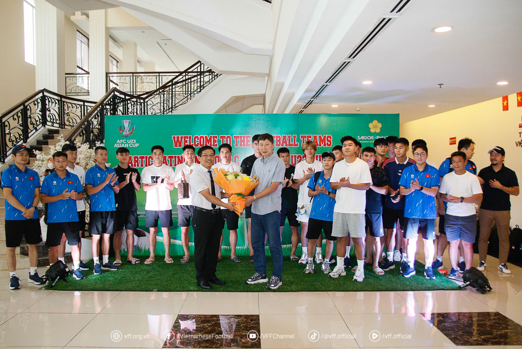 Thầy trò Kim Sang Sik có mặt tại Việt Trì, sẵn sàng giành vé giải châu Á 7