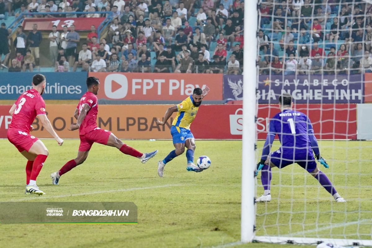 HLV Nhật Bản trầm ngâm sau thất bại 2-4 trước CAHN 6