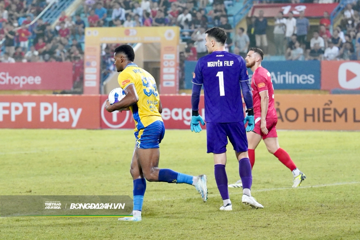 HLV Nhật Bản trầm ngâm sau thất bại 2-4 trước CAHN 7