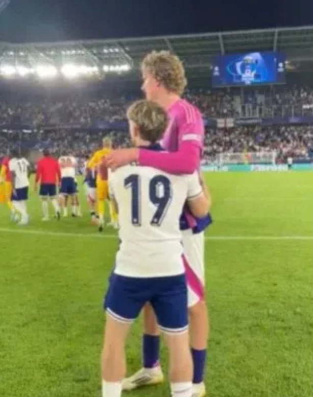 NHM kinh ngạc trước chiều cao của Nick Woltemade 1