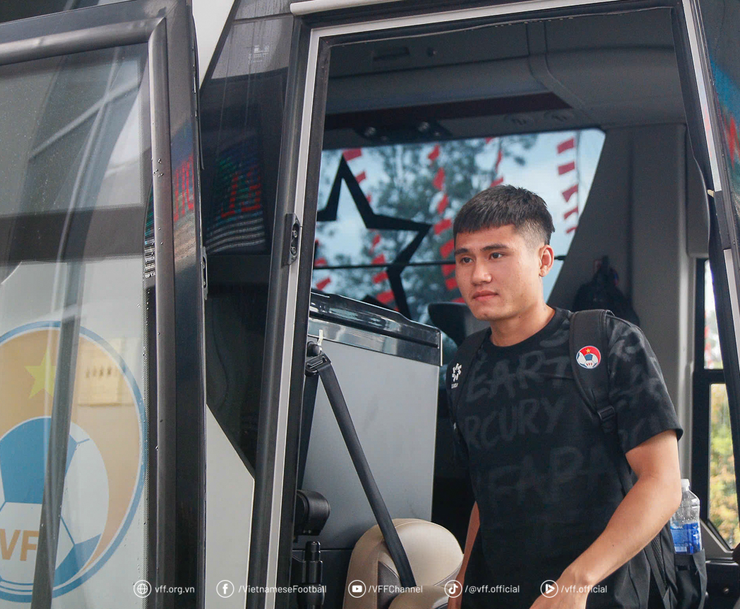 Thầy trò Kim Sang Sik có mặt tại Việt Trì, sẵn sàng giành vé giải châu Á 1