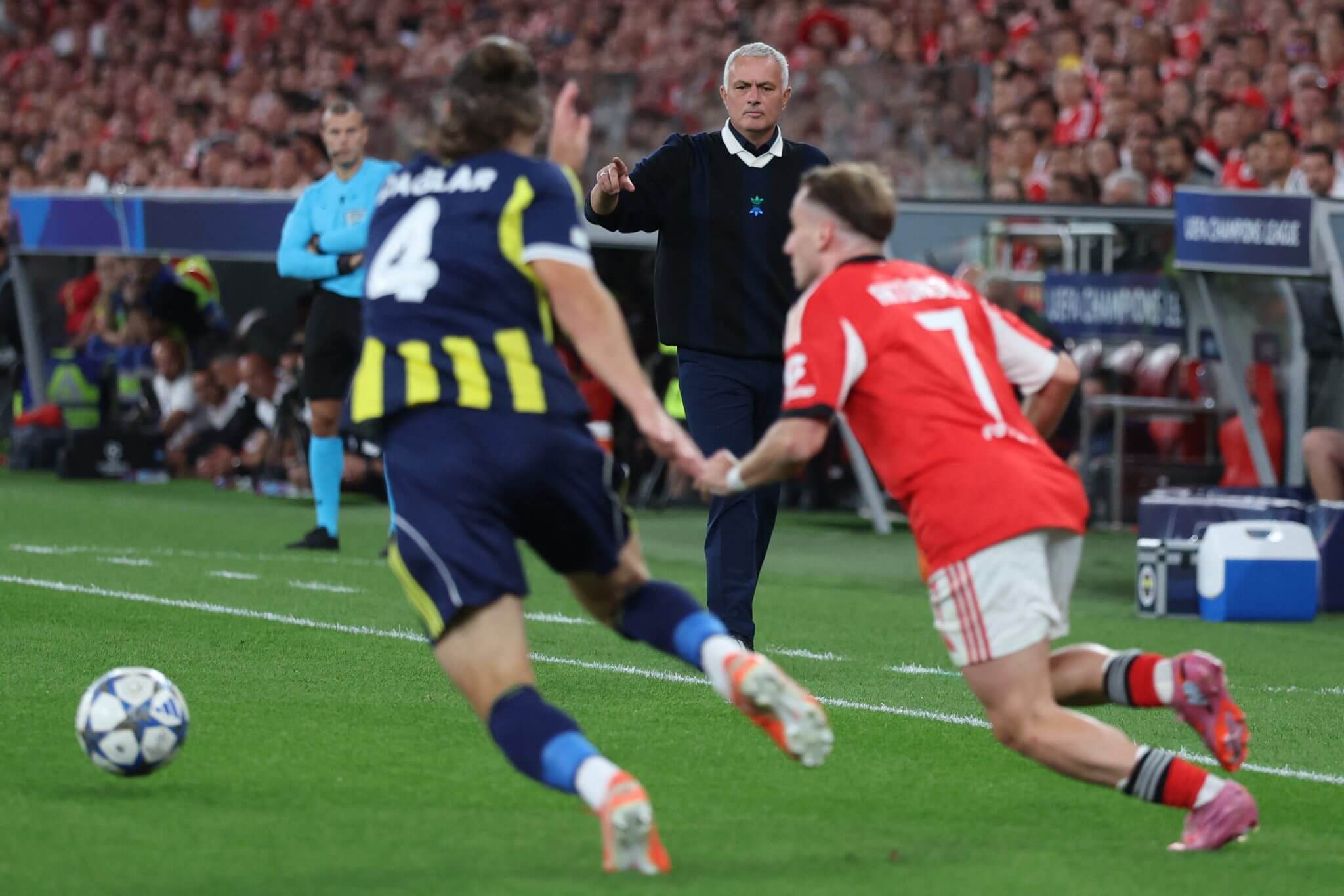 Tại sao Mourinho bị Fenerbahce sa thải 1