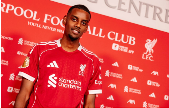 Alexander Isak chinh thuc gia nhap Liverpool mac ao so 9