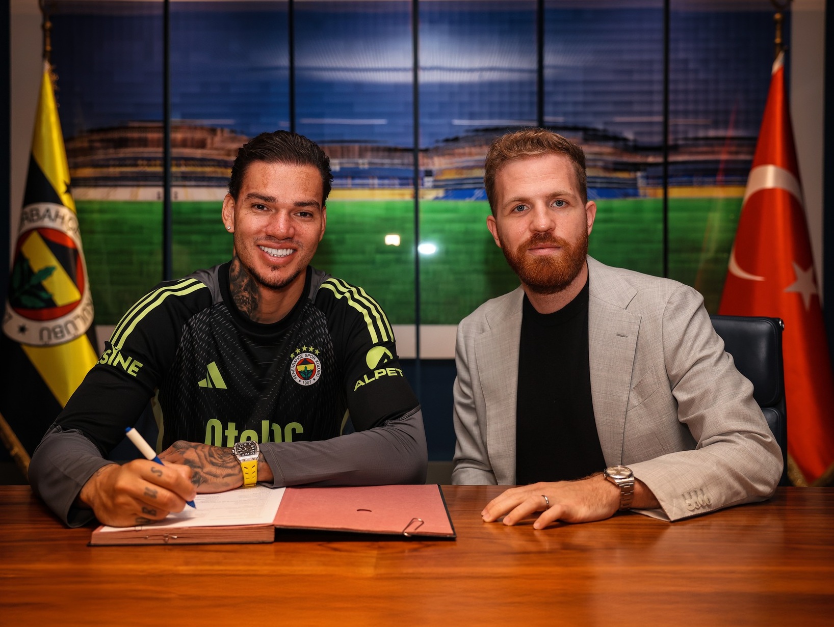 Fenerbahce kí hợp đồng với thủ môn Ederson Fenerbahce ki hop dong voi thu mon Ederson