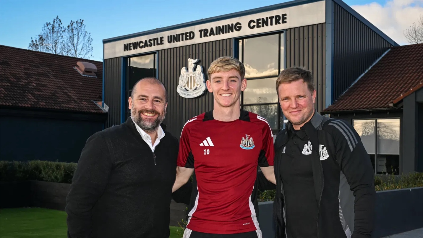 Tất tần tật chuyện nội bộ giữa Newcastle và Isak 39 ngày qua 4