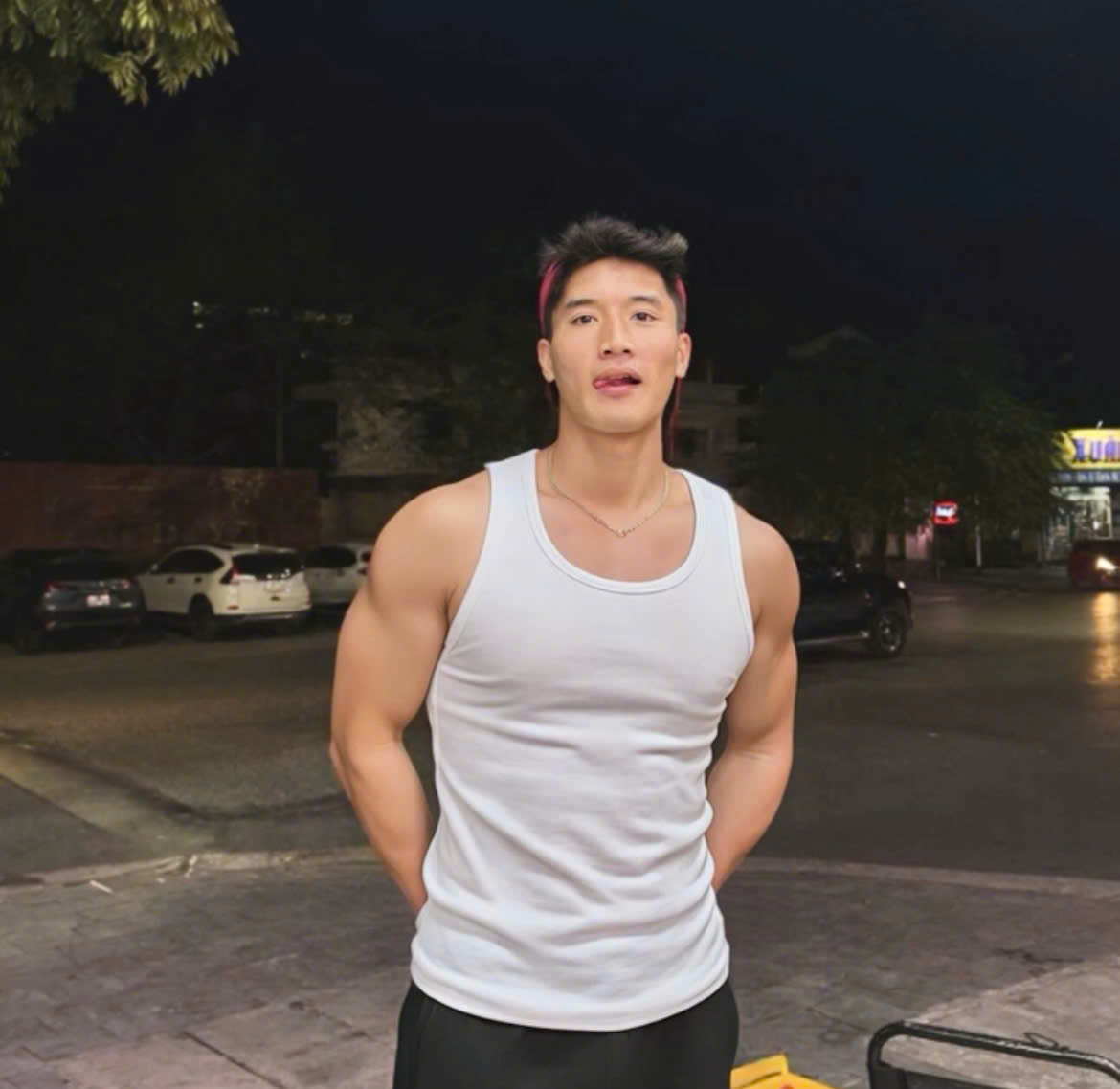 Người lập công cho U23 Việt Nam gây sốt với diện mạo điển trai 6