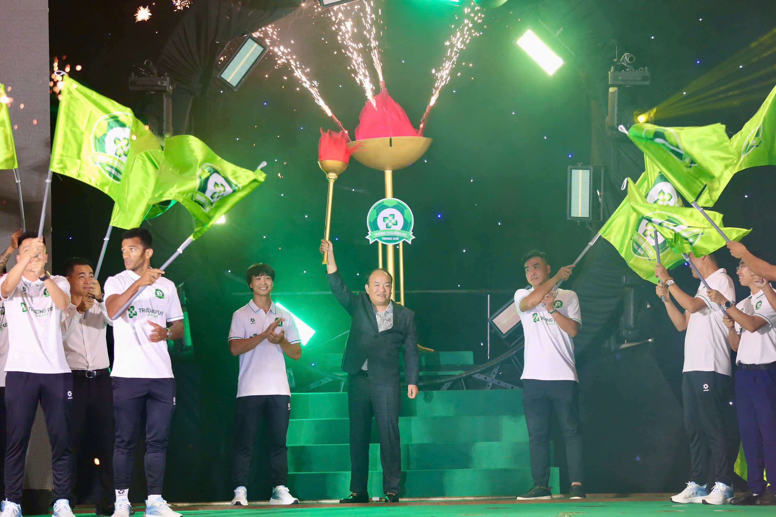 Đội của Công Phượng đặt mục tiêu lên VLeague 1 Đội của Công Phượng đặt mục tiêu lên VLeague 1