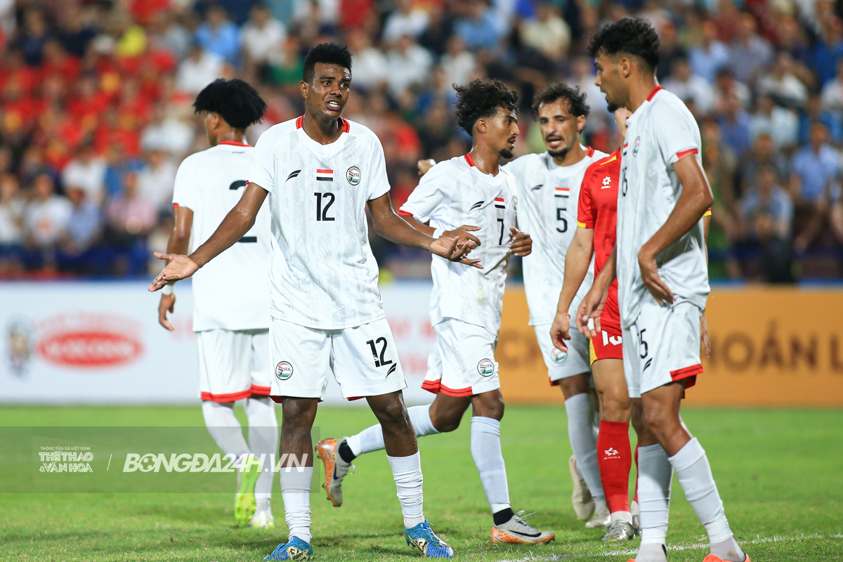 Cầu thủ U23 Yemen khóc nức nở sau trận thua U23 Việt Nam 1 Cầu thủ U23 Yemen khóc nức nở sau trận thua U23 Việt Nam 1
