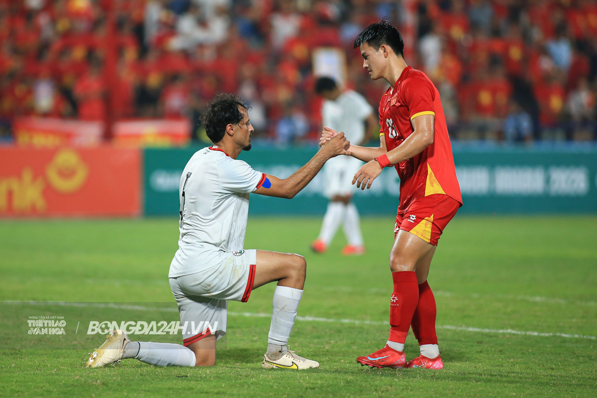 Cầu thủ U23 Yemen khóc nức nở sau trận thua U23 Việt Nam 9 Cầu thủ U23 Yemen khóc nức nở sau trận thua U23 Việt Nam 9