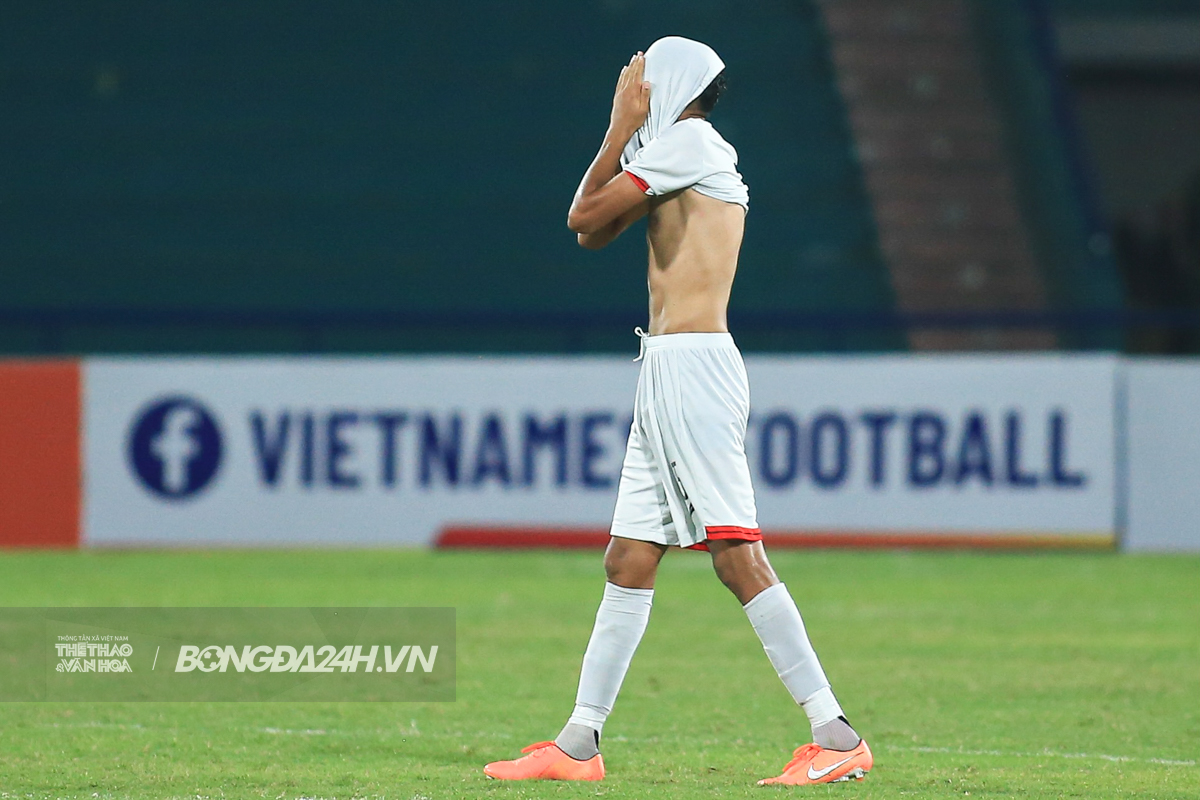 Cầu thủ U23 Yemen khóc nức nở sau trận thua U23 Việt Nam 7 Cầu thủ U23 Yemen khóc nức nở sau trận thua U23 Việt Nam 7