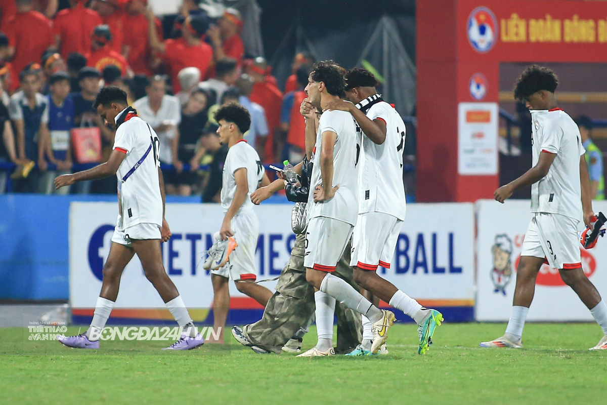 Cầu thủ U23 Yemen khóc nức nở sau trận thua U23 Việt Nam 8 Cầu thủ U23 Yemen khóc nức nở sau trận thua U23 Việt Nam 8