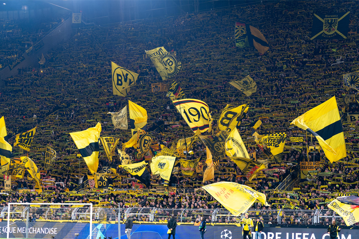 Các sân vận động của Bundesliga luôn chật kín khán giả Các sân vận động của Bundesliga luôn chật kín khán giả