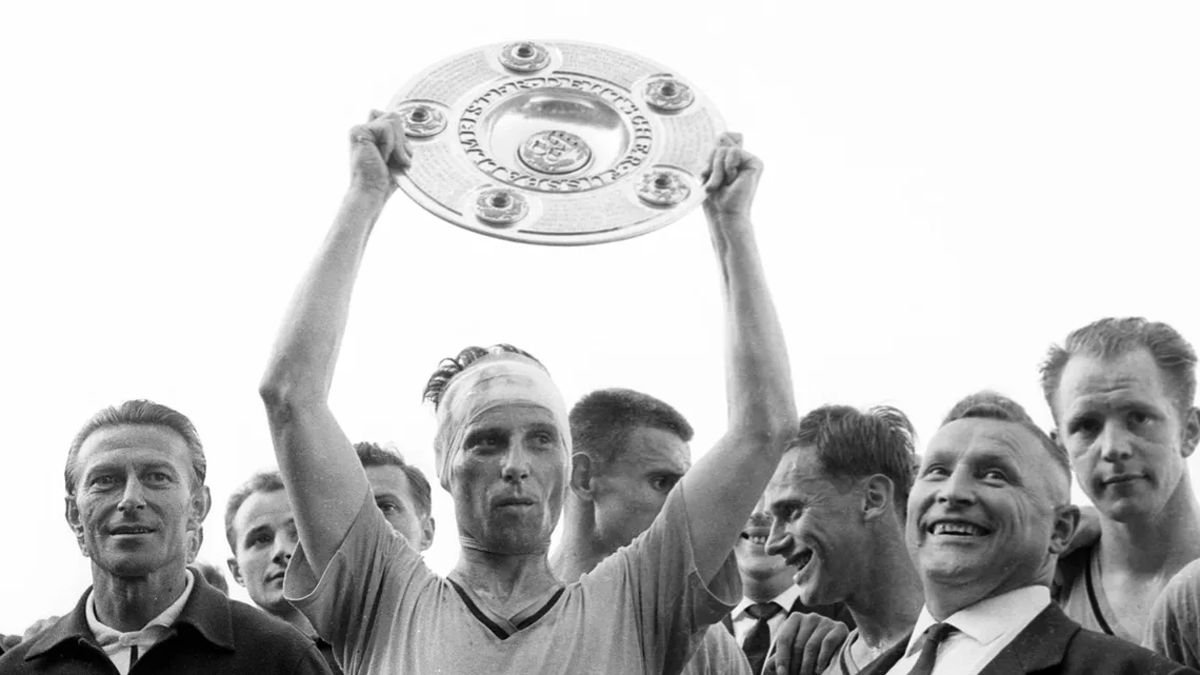 Borussia Dortmund là nhà vô địch Đức cuối cùng của thời kỳ tiền Bundesliga Borussia Dortmund là nhà vô địch Đức cuối cùng của thời kỳ tiền Bundesliga