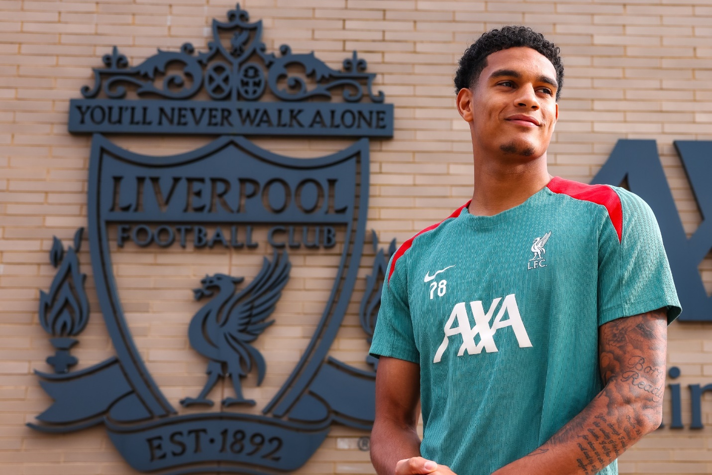 Đằng sau mùa hè điên rồ của Liverpool 2