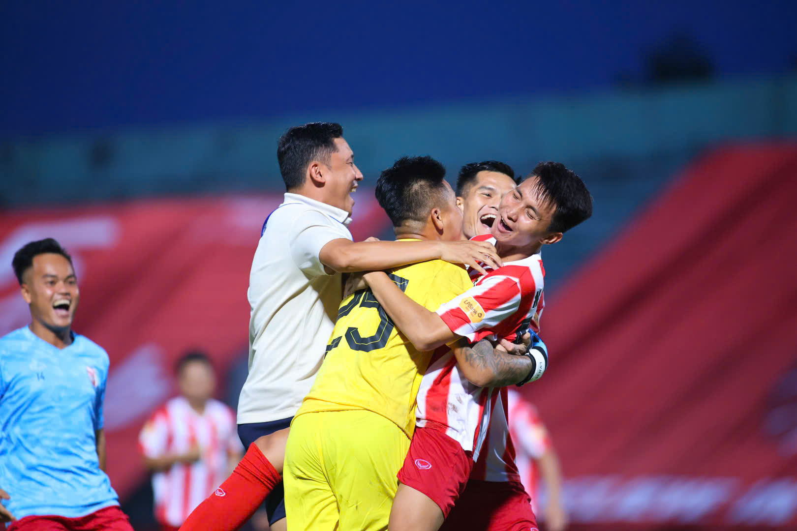 Thủ môn 38 tuổi khiến các cầu thủ HAGL ôm hận 1