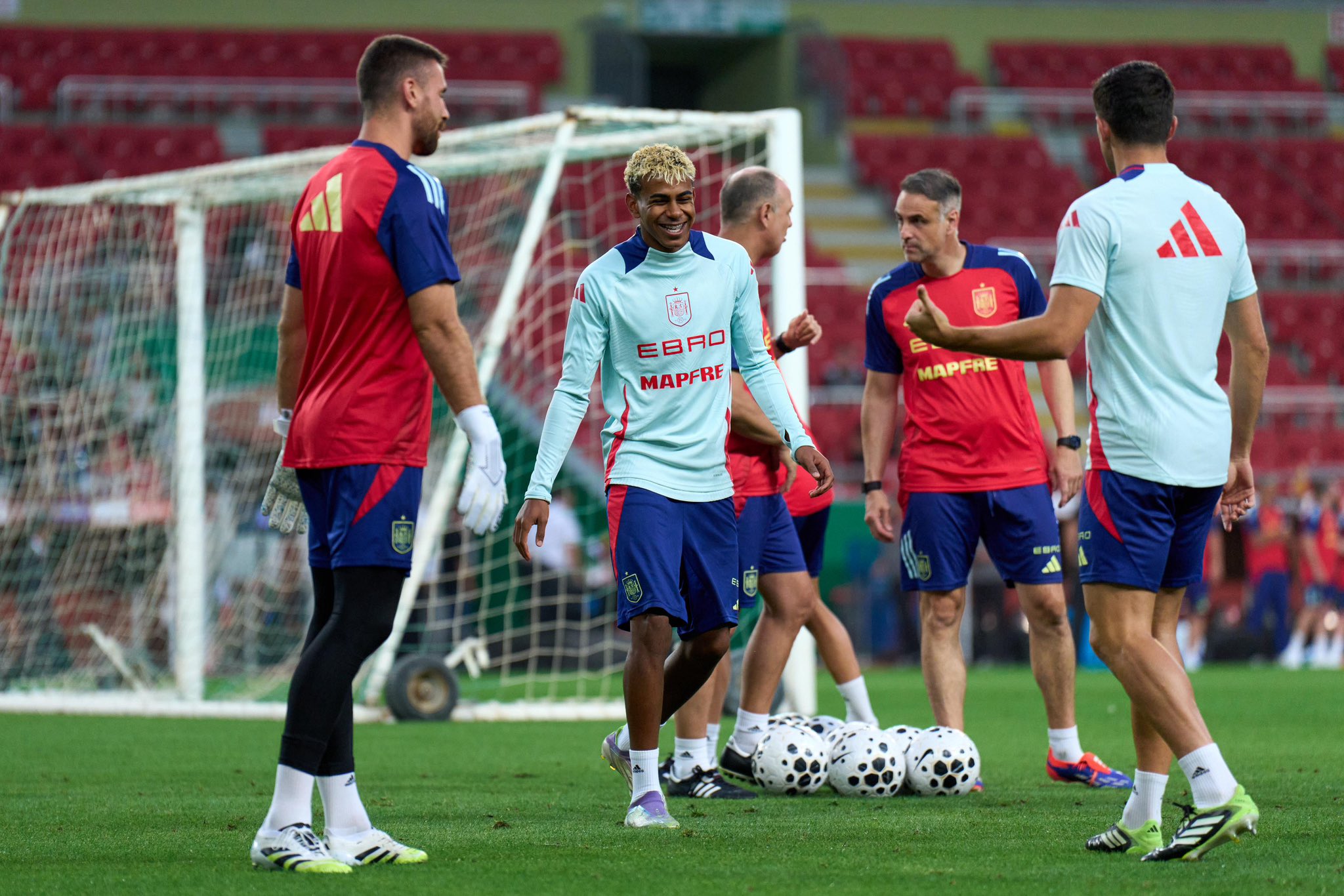 Tiếng chuông cảnh báo đã vang lên, Lamine Yamal cần được chăm sóc tốt hơn! 3