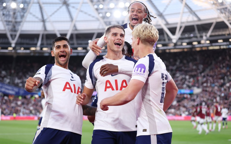 Xem lại pha vào bóng kinh hoàng của Tomas Soucek với Joao Palhinha 4 Xem lại pha vào bóng kinh hoàng của Tomas Soucek với Joao Palhinha 4