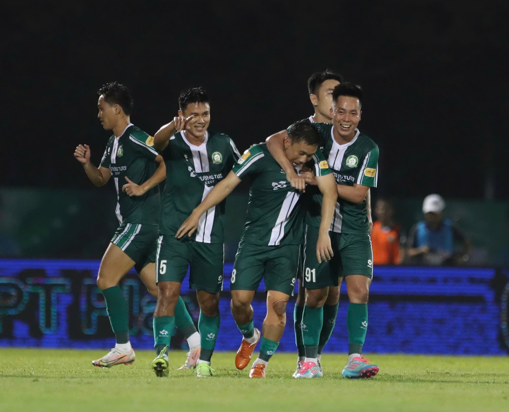 HLV Việt Thắng tiết lộ tình trạng Công Phượng, ấn tượng với Minh Vương 1 HLV Việt Thắng tiết lộ tình trạng Công Phượng, ấn tượng với Minh Vương 1