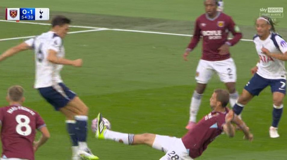 Xem lại pha vào bóng kinh hoàng của Tomas Soucek với Joao Palhinha 1 Xem lại pha vào bóng kinh hoàng của Tomas Soucek với Joao Palhinha 1