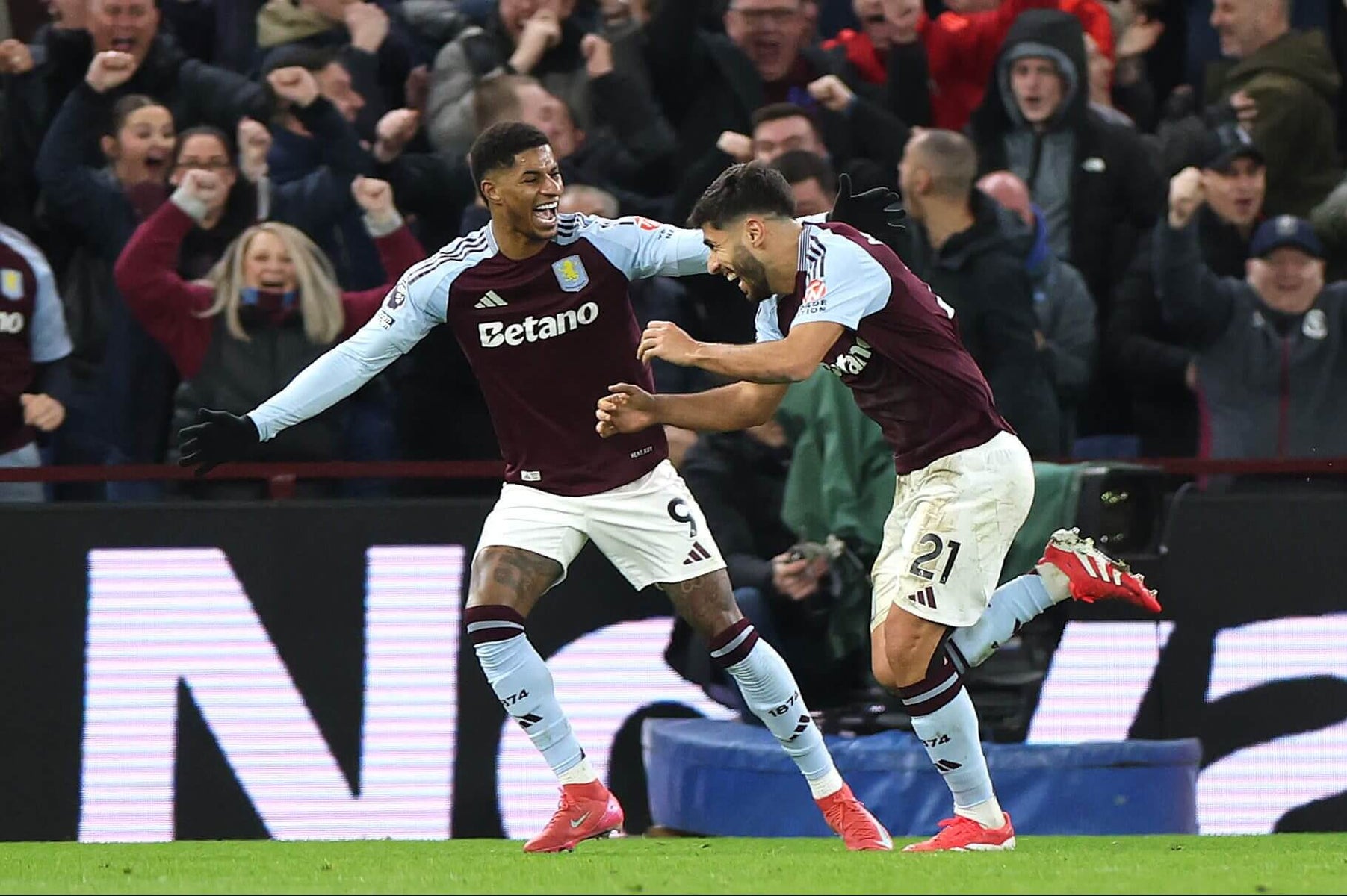 Aston Villa Mùa giải mới đầy sóng gió 2 Aston Villa Mùa giải mới đầy sóng gió 2